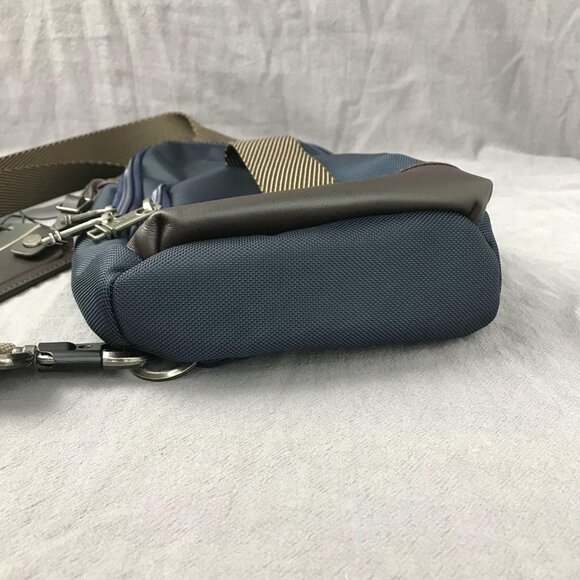 TUMI SLING BAG In blue - Picture 4 of 11